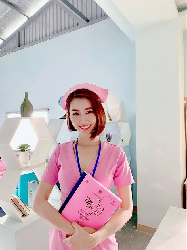 Sốc với phim y khoa Việt Nam có cảnh dàn y tá mặc váy lộ khe ngực sâu hun hút, bất ngờ nhất là nữ chính