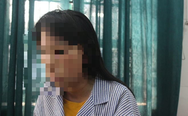 Nữ sinh tham gia vụ lột đồ đánh bạn dã man phải lánh sang nhà họ hàng ở vì bị dọa giết