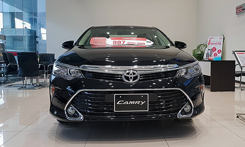 Camry giảm giá cả trăm triệu dọn đường cho thế hệ mới