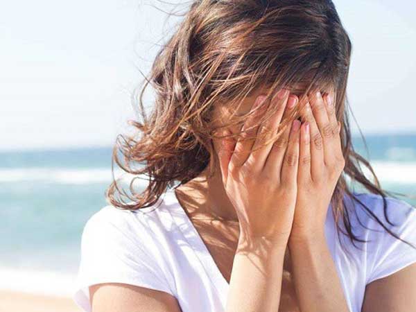 Ngày đầu tiên nhận việc, em đã bỏ chạy khi bị sếp gọi vào xe ô tô riêng và có hành động đáng ghê tởm