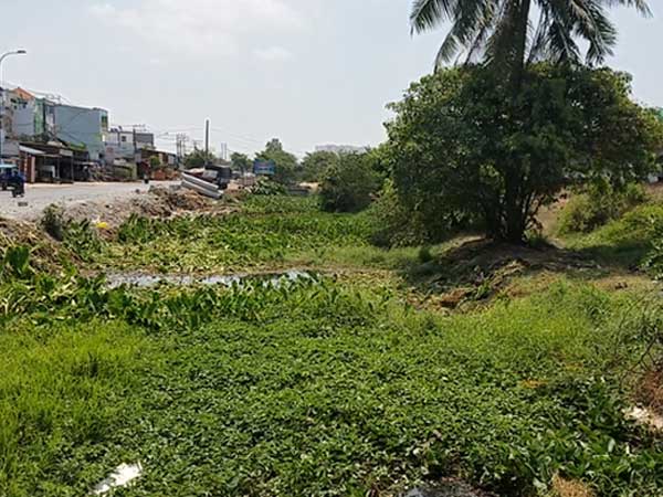 Ly kỳ nghi can cướp tiệm vàng bị bắt sau khi núp dưới kênh trốn suốt 10 giờ ở Sài Gòn