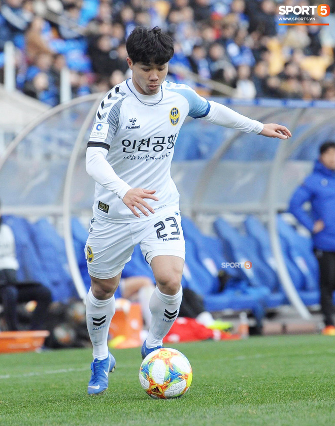 Xúc động xem hàng nghìn CĐV Incheon United hô vang tên Công Phượng Xúc động xem hàng nghìn CĐV Incheon United hô vang tên Công Phượng