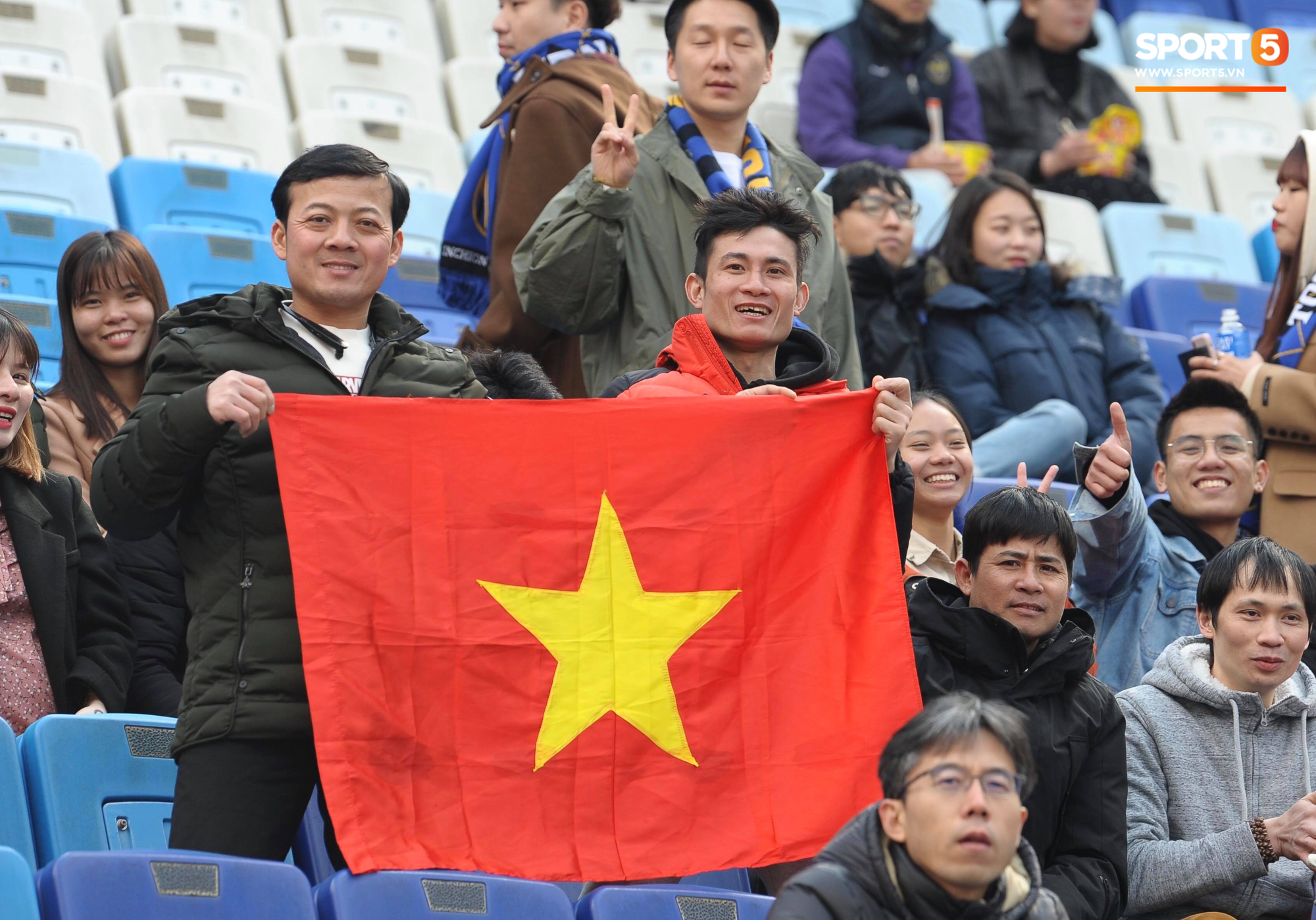 Xúc động xem hàng nghìn CĐV Incheon United hô vang tên Công Phượng Xúc động xem hàng nghìn CĐV Incheon United hô vang tên Công Phượng