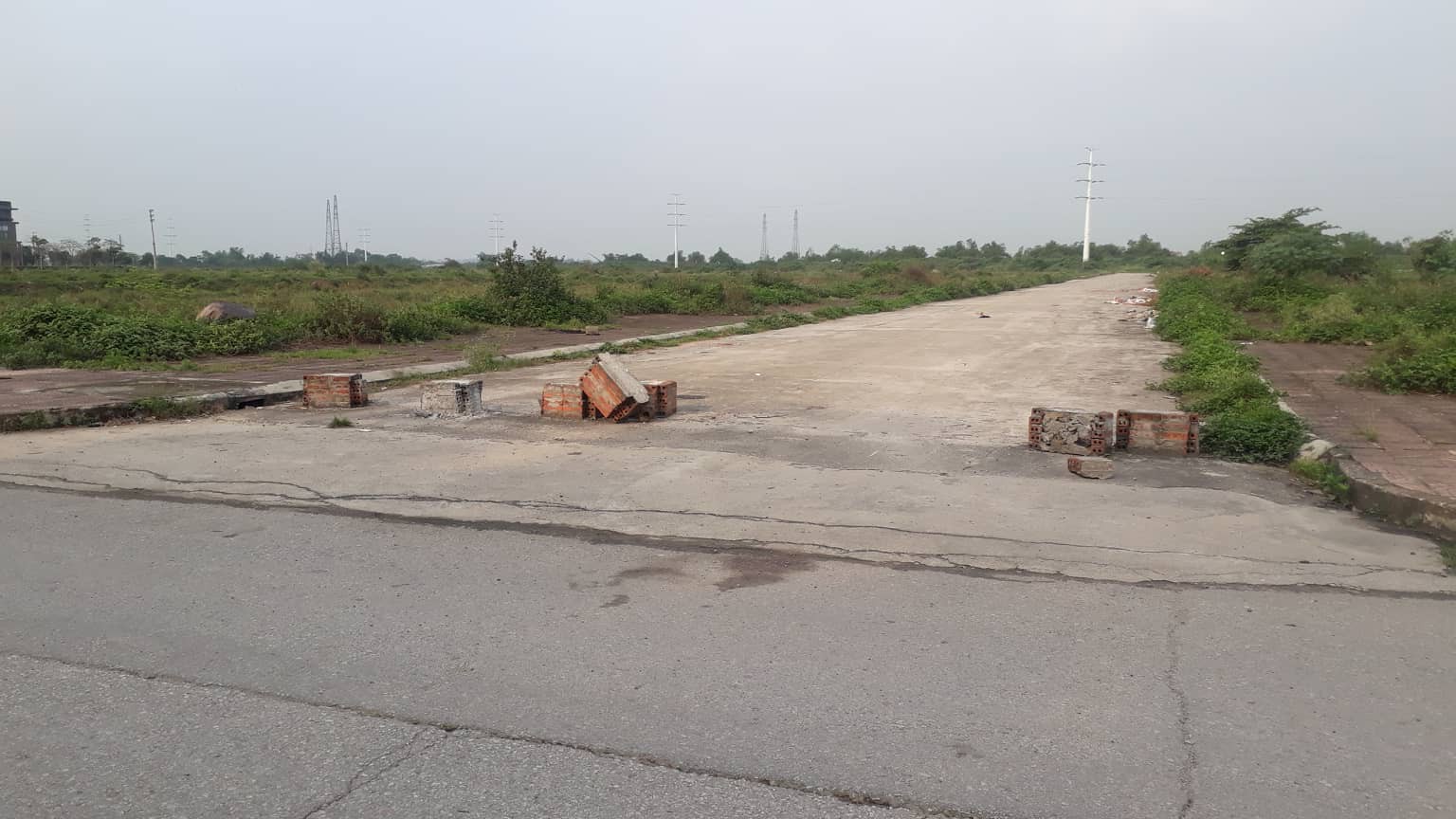 Vụ cô gái bị đâm nhiều nhát tử vong ở Ninh Bình: Con gọi về cầu cứu tôi khi bạn trai cũ chốt cửa xe, không cho nó xuống