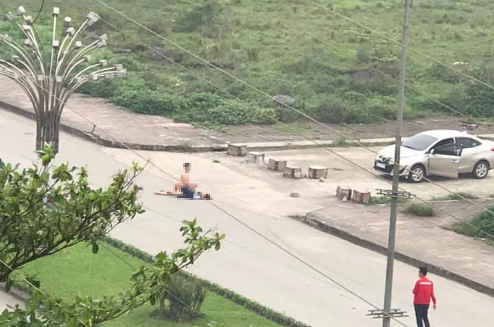 Vụ cô gái bị đâm nhiều nhát tử vong ở Ninh Bình: Con gọi về cầu cứu tôi khi bạn trai cũ chốt cửa xe, không cho nó xuống