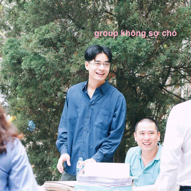 Xuất hiện thầy giáo đẹp trai tựa soái ca bước ra từ truyền thuyết, gây náo loạn tại ngày hội tuyển sinh của Học viện Báo chí