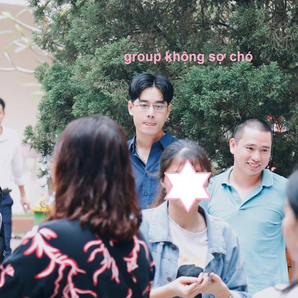 Xuất hiện thầy giáo đẹp trai tựa soái ca bước ra từ truyền thuyết, gây náo loạn tại ngày hội tuyển sinh của Học viện Báo chí