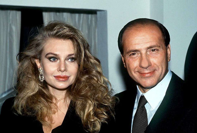 Vợ cựu Thủ tướng Ý: Thẳng tay ly hôn ngay khi chồng có dấu hiệu ngoại tình, trả lại hơn 1500 tỷ tiền trợ cấp bởi bản thân đã thừa sức nuôi con Vợ cựu Thủ tướng Ý: Thẳng tay ly hôn ngay khi chồng có dấu hiệu ngoại tình, trả lại hơn 1500 tỷ tiền trợ cấp bởi bản thân đã thừa sức nuôi con