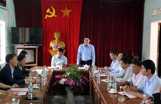 Vụ nhóm nữ sinh bắt bạn quỳ rồi đánh: Sở họp nóng, Công an lấy lời khai các nữ sinh