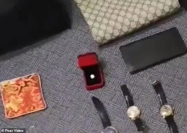 Hẹn hò với 19 cô gái một lúc, người đàn ông nhận cái kết đắng