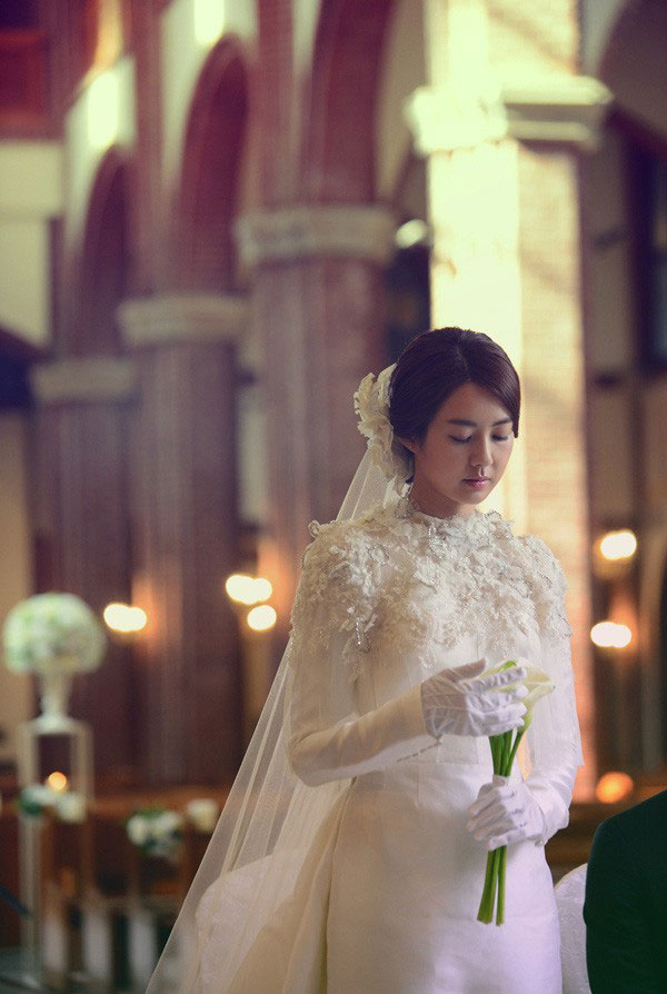 Bị ép cưới đại gia, vợ trẻ cả đêm tân hôn phát điên vì hàng loạt nhân vật kì quái của nhà chồng nhưng cái kết vào sáng hôm sau mới bất ngờ