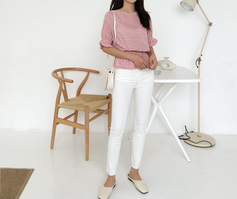 Tiết kiệm là tốt, nhưng làm ơn hãy thanh lý 4 items chán đời sau ra khỏi tủ quần áo của bạn