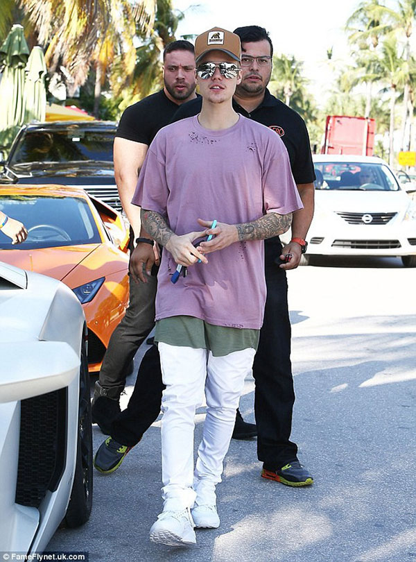 Style của Sơn Tùng M-TP dạo này chẳng hiểu sao cứ na ná Justin Bieber của vài năm trước Style của Sơn Tùng M-TP dạo này chẳng hiểu sao cứ na ná Justin Bieber của vài năm trước