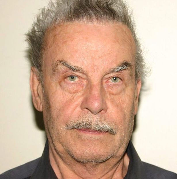 Câu chuyện ám ảnh về cuộc đời cô gái bị cha ruột giam cầm dưới tầng hầm trong chính nhà mình suốt 24 năm, hãm hiếp 3000 lần không ai hay biết