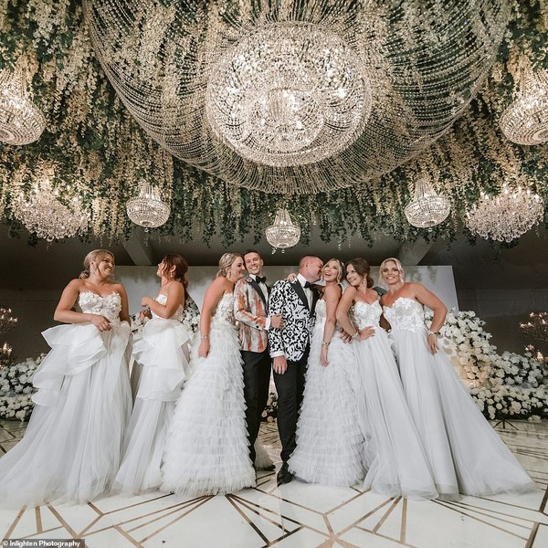 Choáng với siêu đám cưới 23 tỷ toàn kim cương và pha lê của cặp đồng tính nam