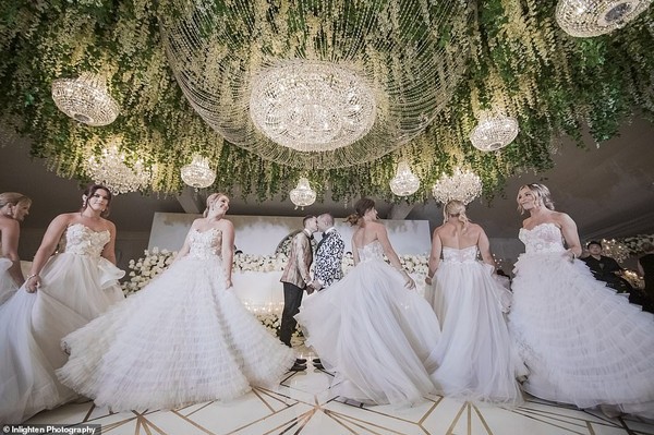 Choáng với siêu đám cưới 23 tỷ toàn kim cương và pha lê của cặp đồng tính nam