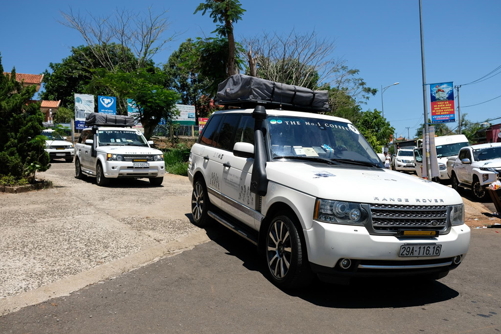 Hậu ly hôn, ông Đặng Lê Nguyên Vũ không còn dùng siêu xe đi phát sách