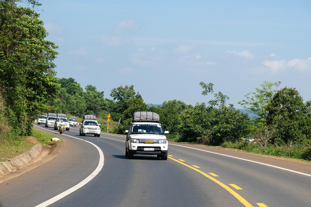 Hậu ly hôn, ông Đặng Lê Nguyên Vũ không còn dùng siêu xe đi phát sách