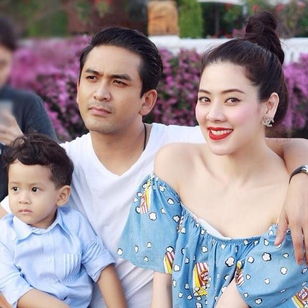 Biết rõ chồng ăn vụng có con riêng 3 tuổi, vợ giả vờ làm ngơ, 4 năm sau mới lật bài ngửa khiến chị em chắp tay nể phục