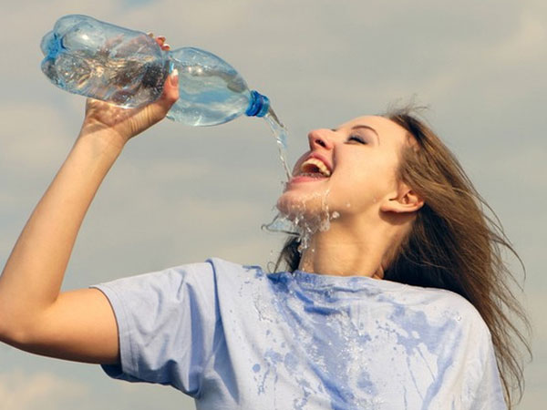 Từ chuyện cô gái 20 tuổi bị ngộ độc nước, xem lại những lưu ý khi uống nước mà bất kì ai cũng phải biết Từ chuyện cô gái 20 tuổi bị ngộ độc nước, xem lại những lưu ý khi uống nước mà bất kì ai cũng phải biết