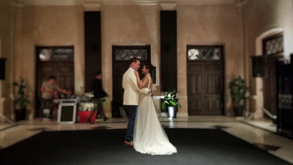 Ly hôn chưa được 1 năm, chồng cũ diva Hồng Nhung bất ngờ tái hôn với một gương mặt quen thuộc