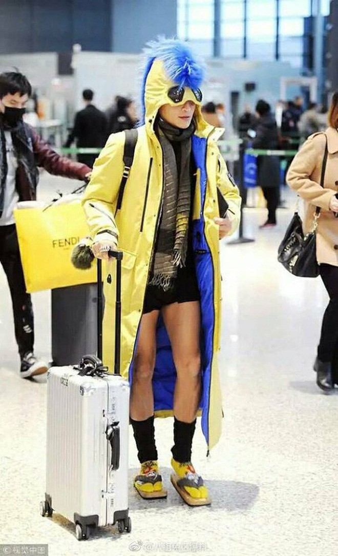 Nhĩ Thái Trần Chí Bằng lại gây sốc khi diện trang phục lộ bụng mỡ và bó chít vùng nhạy cảm