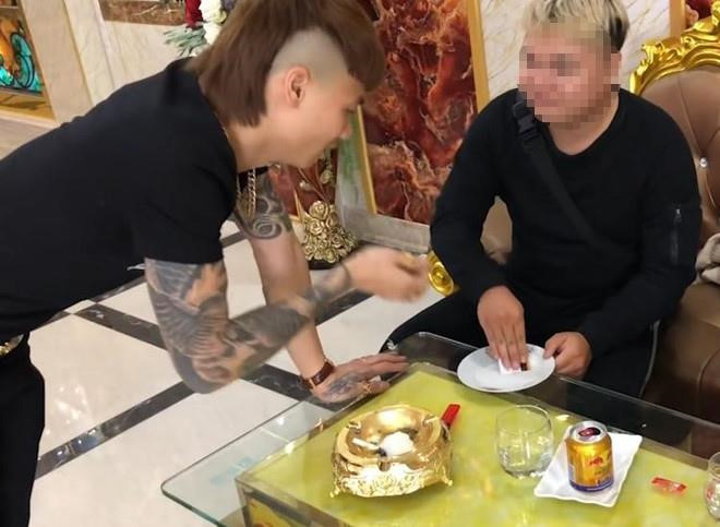 Yêu cầu YouTube hạ kênh của Khá Bảnh