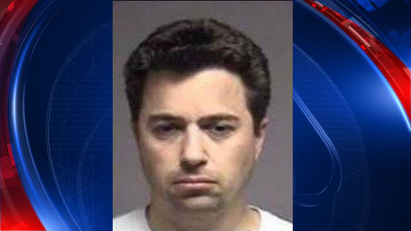 Công dân mẫu mực lộ mặt gã bệnh hoạn chuyên dụ dỗ bé gái