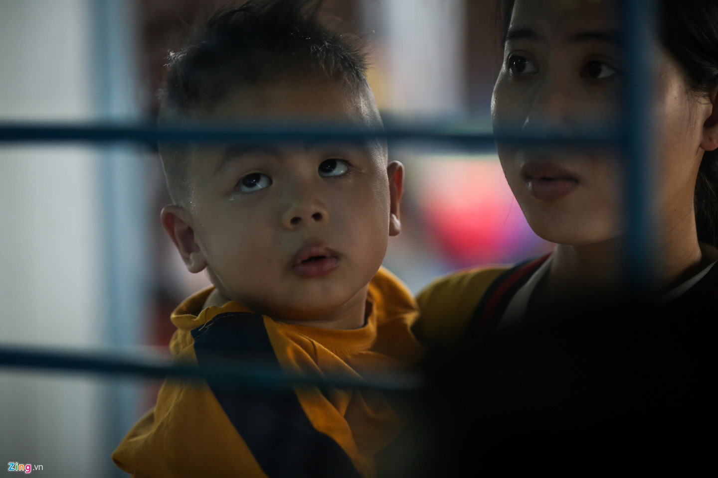 Trẻ nhập viện dồn dập vì nắng nóng, bệnh viện nhi ở Sài Gòn đông nghẹt