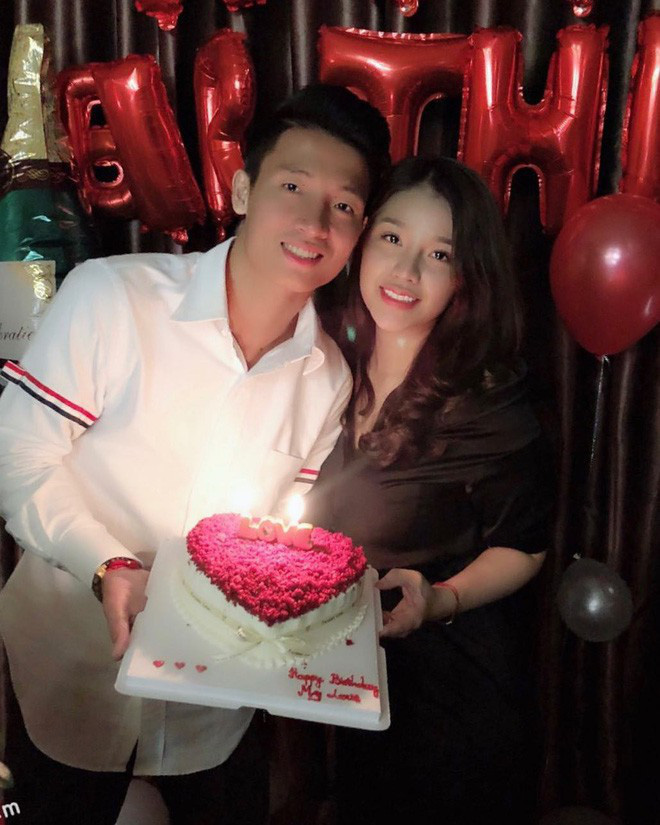 Bạn gái Tư Dũng liên tục đăng trạng thái ám chỉ về sự dối trá làm dấy lên tin đồn rạn nứt với bạn trai