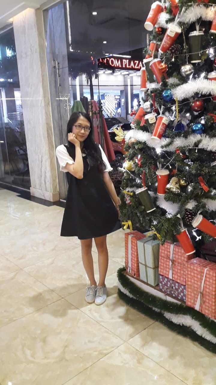 Có điều gì trên đời này khổ đau hơn việc con gái chân đã ngắn lại còn cong?