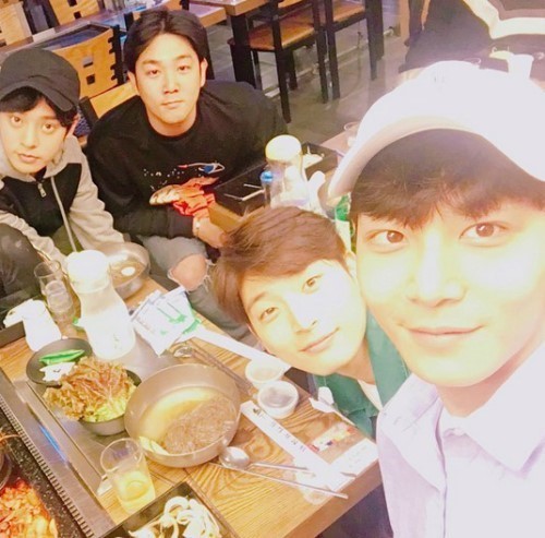 Kang In (Super Junior) thừa nhận có mặt trong nhóm chat của Jung Joon Young nhưng phía cảnh sát lại có động thái bất ngờ