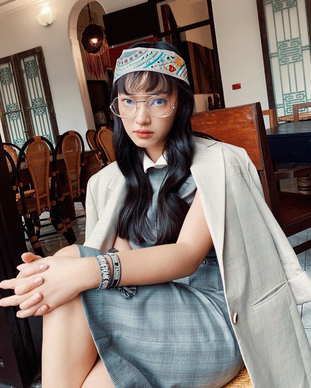 Châu Bùi đi ăn sương sương mà diện street style như dự yến tiệc, Khánh Linh cắt tóc ngắn trông giống... Đào Bá Lộc