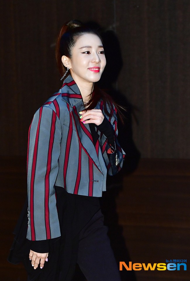 Châu Bùi đi ăn sương sương mà diện street style như dự yến tiệc, Khánh Linh cắt tóc ngắn trông giống... Đào Bá Lộc