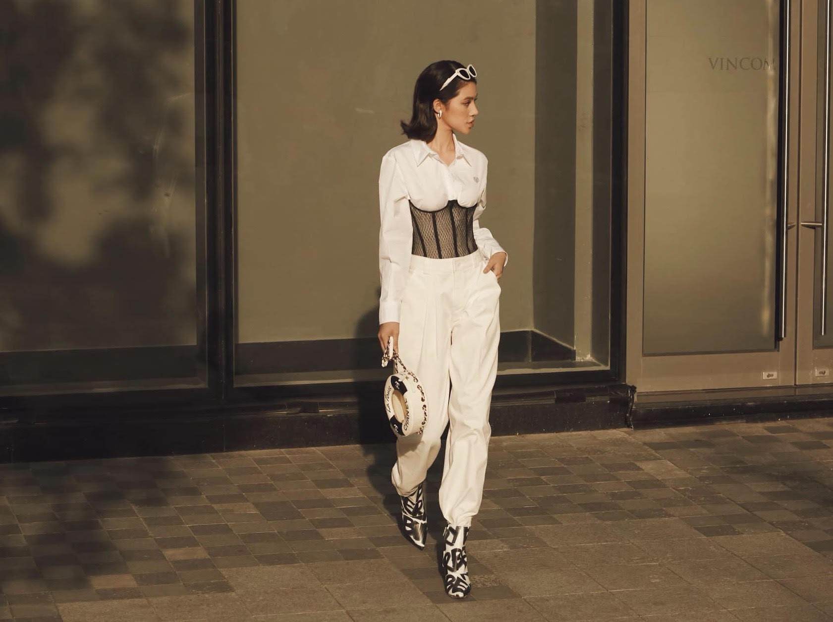 Châu Bùi đi ăn sương sương mà diện street style như dự yến tiệc, Khánh Linh cắt tóc ngắn trông giống... Đào Bá Lộc