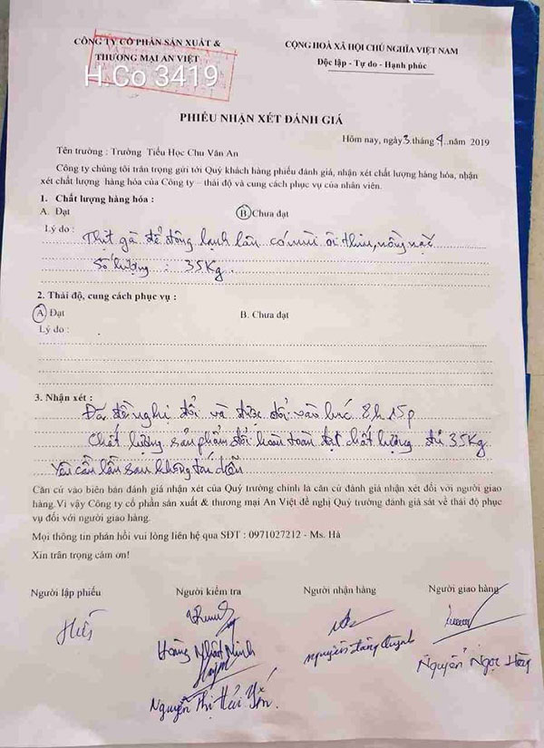 Hà Nội: Phụ huynh phát hiện thịt gà ôi thiu đưa vào trường học