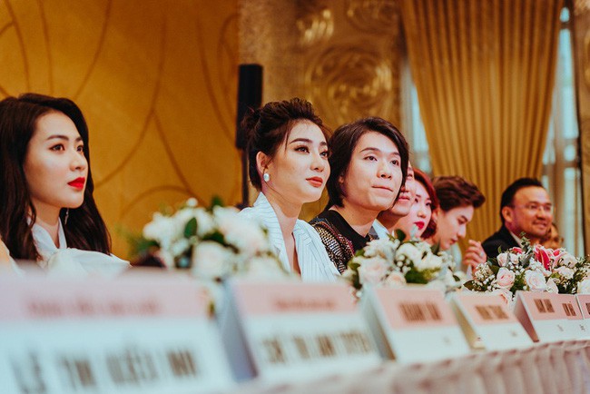 Phim Việt có hình ảnh y tá mặc áo xẻ sâu đến ngực phản pháo lời chê bai lấy sexy câu khách