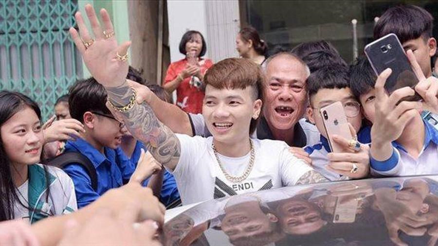 Khá Bảnh - từ cao bồi thôn tới tay giang hồ ngáo like sống ảo