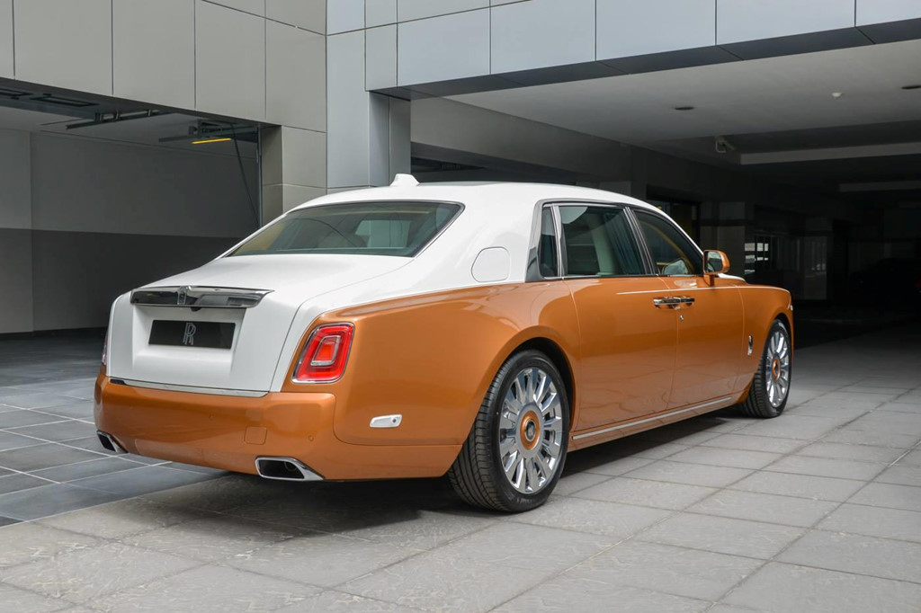 Rolls-Royce Phantom bản đặc biệt với vách ngăn riêng tư tuyệt đối