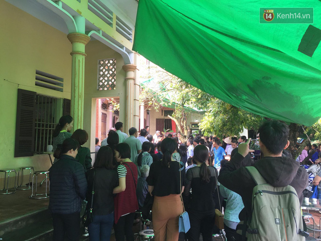 Nỗi đau của bố bé trai bị đàn chó cắn tử vong: Con tôi sợ chó lắm, mọi ngày có chị nó ra đón, hôm qua chưa kịp ra thì...