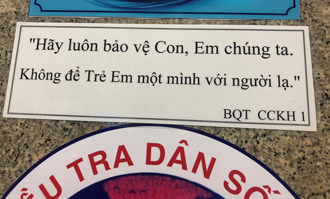 Sau vụ nguyên Viện phó VKS sàm sỡ bé gái, hàng loạt chung cư ở TP.HCM dán cảnh báo, nhắc nhau bảo vệ con