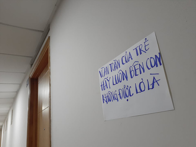 Sau vụ nguyên Viện phó VKS sàm sỡ bé gái, hàng loạt chung cư ở TP.HCM dán cảnh báo, nhắc nhau bảo vệ con