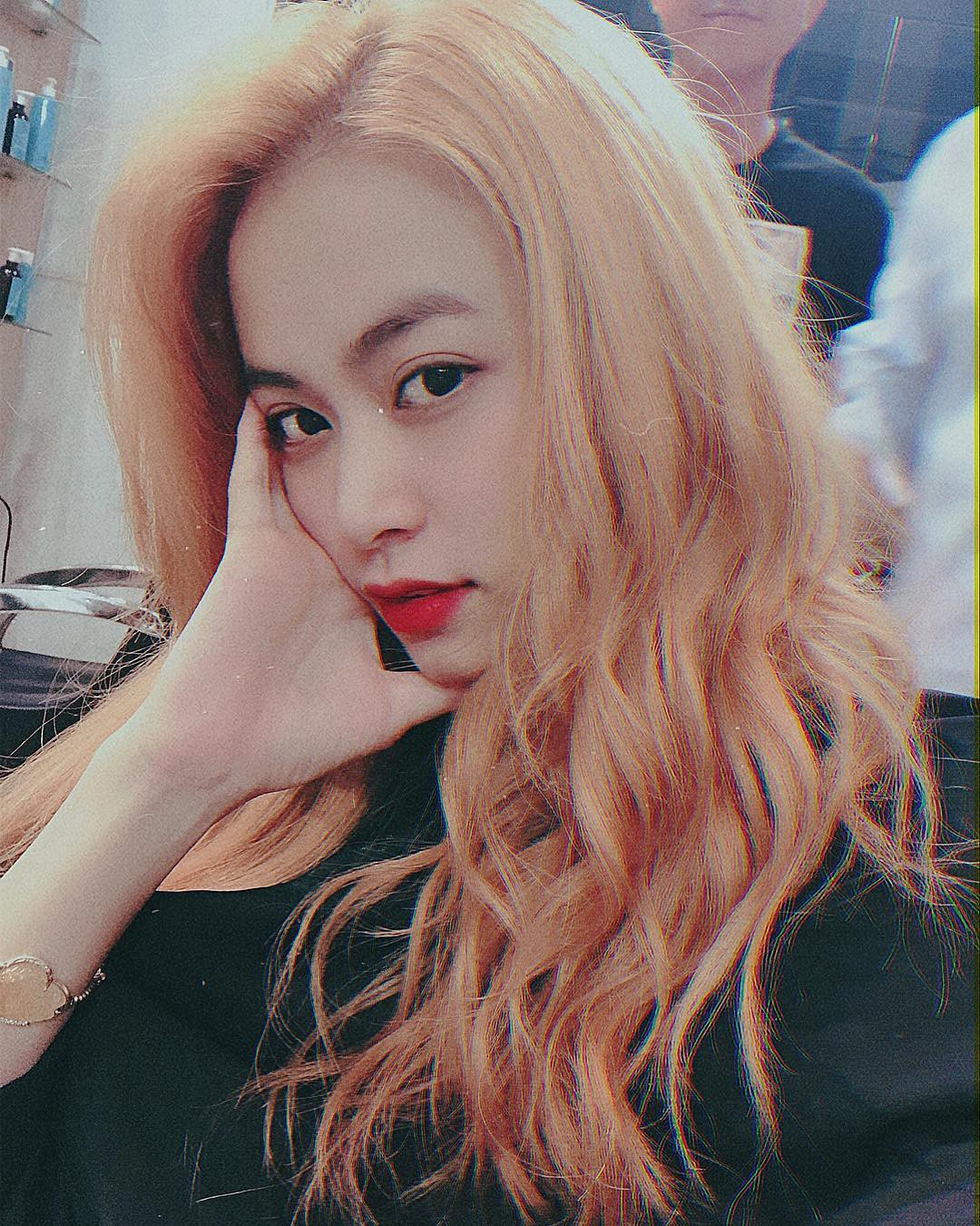 Trong khi các chị em đua nhau dựng mũi thì showbiz Việt luôn có những chiếc mũi tự nhiên cân mọi chuẩn mực dao kéo