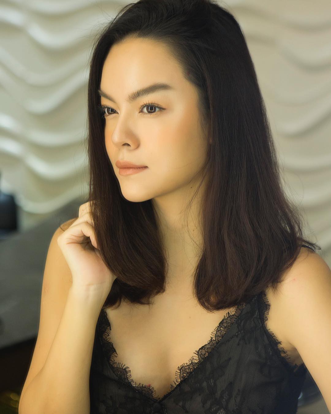 Trong khi các chị em đua nhau dựng mũi thì showbiz Việt luôn có những chiếc mũi tự nhiên cân mọi chuẩn mực dao kéo