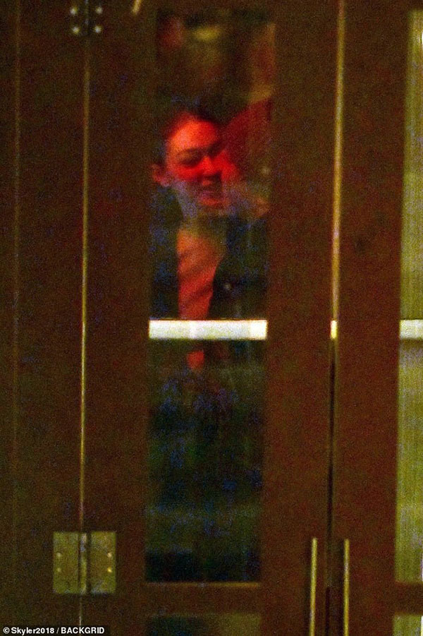 Hẹn hò trai lạ, Gigi Hadid bị chính bạn trai cũ Zayn Malik dằn mặt và chửi bới trên Twitter?