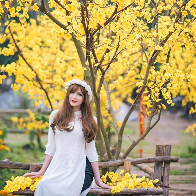 Cô gái Ukraine gợi cảm và xinh như búp bê, đang là DJ tại Hà Nội