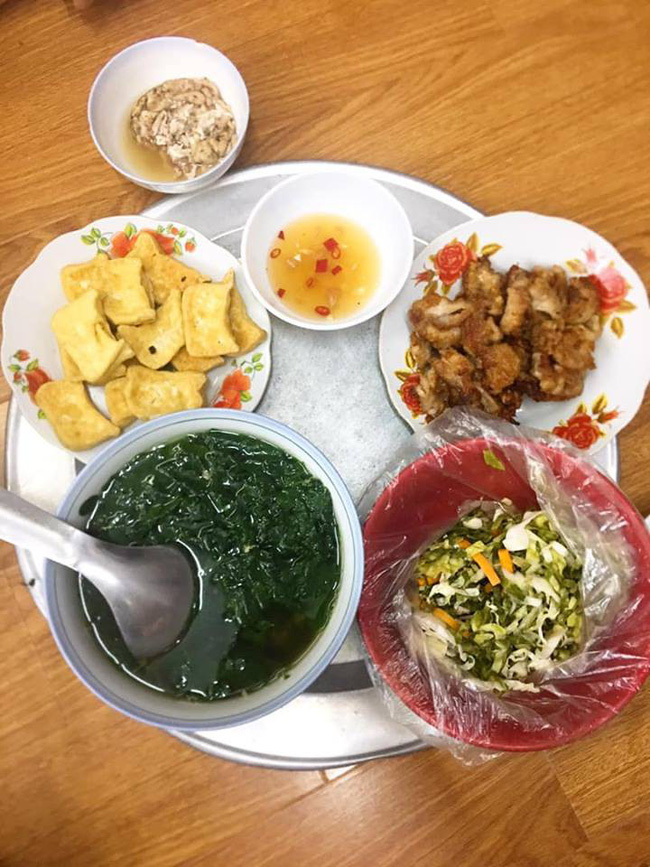 Hội chị em xuýt xoa với mẹ chồng nhà người ta, đã nấu cơm cho con dâu ăn lại còn chú ý đến điều này... Hội chị em xuýt xoa với mẹ chồng nhà người ta, đã nấu cơm cho con dâu ăn lại còn chú ý đến điều này...