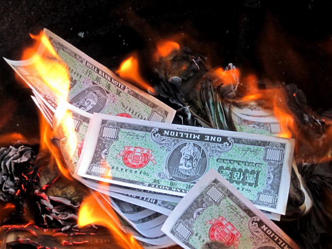 Trung Quốc khuyên người dân không đốt vãng mã vì quá giống tiền thật