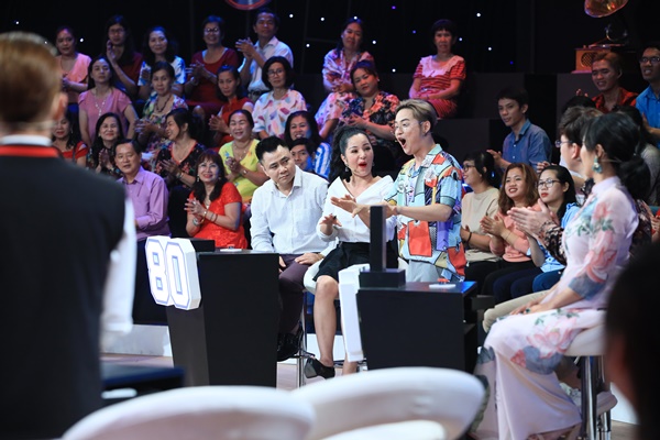 Danh hài Thúy Nga gây bất ngờ khi thú nhận từng trốn học 3 ngày để chầu chực gặp nữ thần tượng này