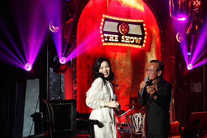 Hát ở lounge triệu đô, Lệ Quyên đòi dỡ sân khấu vì che hết chiếc váy đẹp